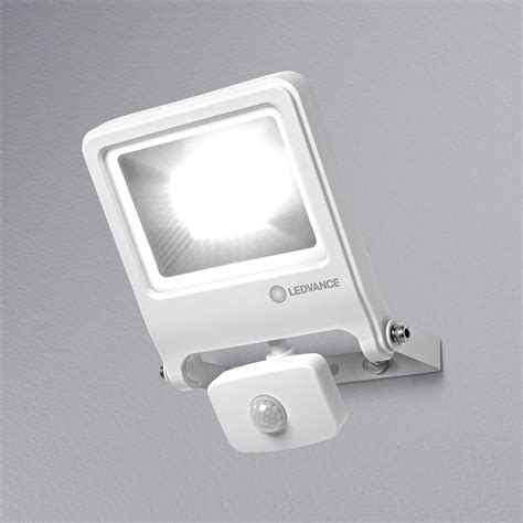 LEDVANCE Endura Flood Sensor Außenspot 3 000K 30 W Lampenwelt de