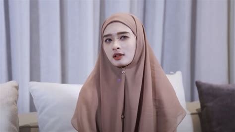 Pamer Foto Jadul Tanpa Hijab Inara Rusli Auto Dihujat Makin Berani Ya