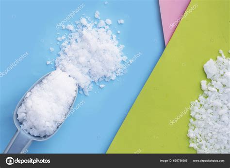 natrium hidroksida  naoh soda kaustik foto stok  bowonpat