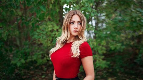Eyeliner Depth Of Field Blonde In Bed Women Jack