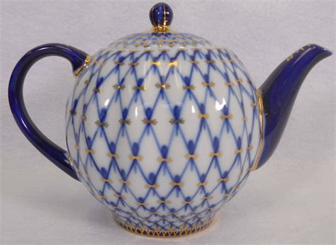 Lomonosov Imperial Russian porcelain Cobalt Net pattern Teapot. at