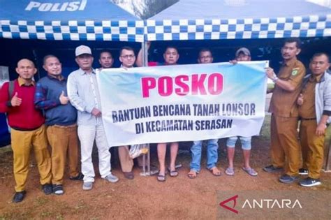 Bencana Tanah Longsor Di Natuna Warga Buka Posko Bantuan Korban