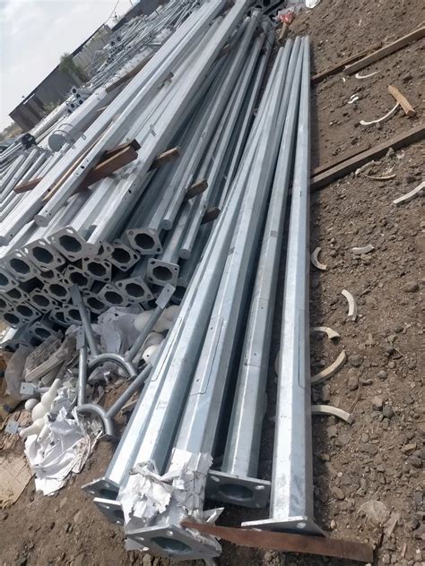 Galvanized Iron Gi Single Arm Mtr Octagonal Pole For Street At