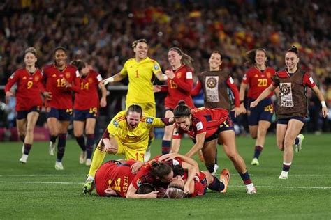 Espanha Vence Inglaterra E Campe Do Mundo Pela Vez Metr Poles