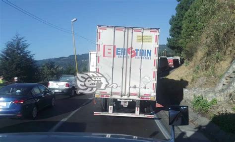 Vuelca Tráiler Sobre La Autopista Orizaba Puebla