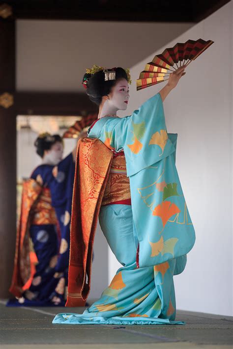 Maiko Ichitaka And Katsuna Dancing At The 2015 A Blog About The