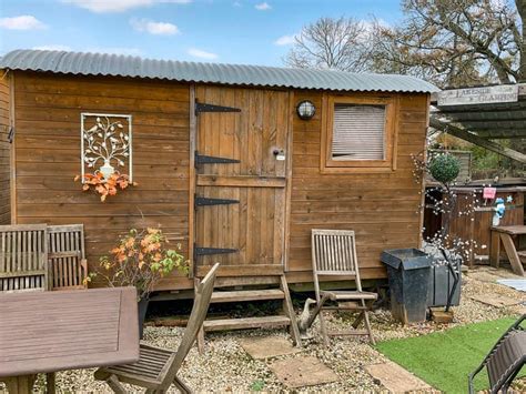 Lakeside Glamping Honeysuckle In Raglan