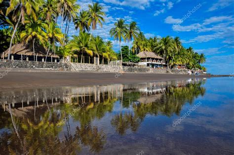 Playa El Zonte, El Salvador: fotografía de stock © brizardh #53271867 ...