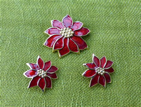 AVON Gold Plated Red Enamel Poinsettia Flower Brooch Pendant Etsy UK