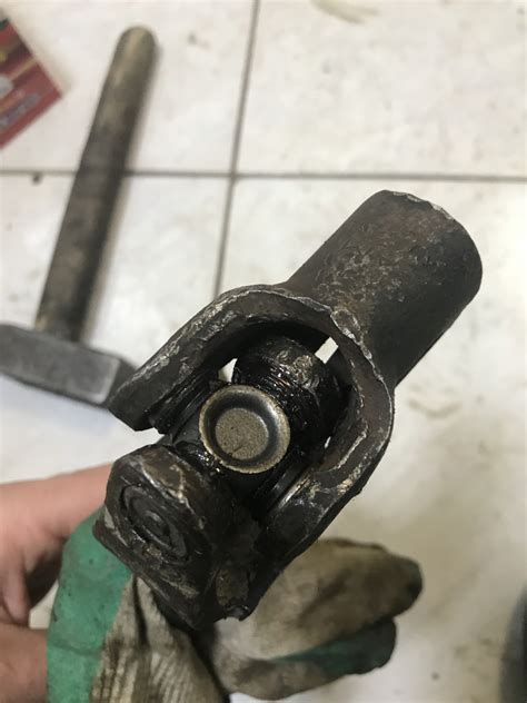 Замена крестовины рулевого вала 638 — Mercedes-Benz Vito (1G), 2 л ...