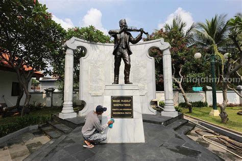 Sambut November Pemkot Surabaya Poles Tmp Dan Makam Pahlawan