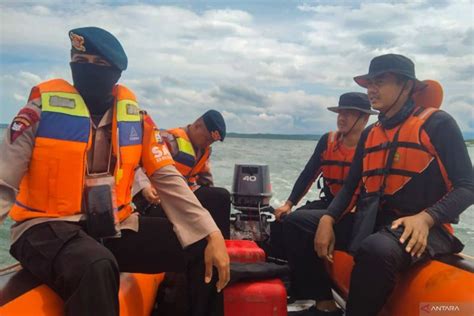 Pencarian Korban Kapal Terbalik Di Perairan Selayar Sulsel Antara News