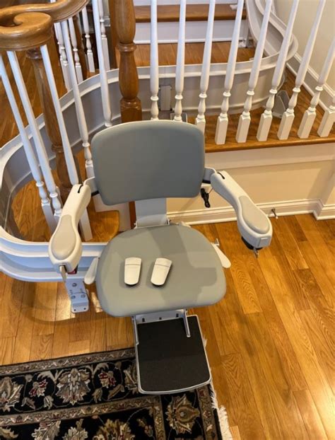 Curved Stair Lifts In Chicago Il Lifeway Mobility