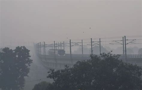 Delhi S Air Quality Plummets To Very Poor Category Smog Engulfs