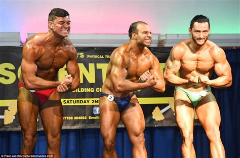 Guns N Poses Britain S Top Amateur Bodybuilders Show Off Their Muscles And Fake Tans Daily