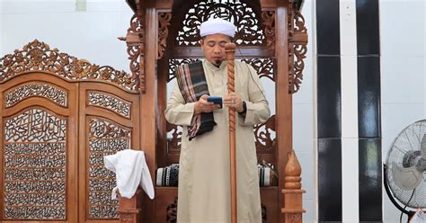 Wali Kota Banjarmasin Menjadi Khatib Salat Jumat Di Masjid Kamel