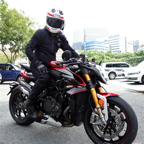 Last ride on the 22 MV Agusta 1000RR. My new Speed Triple RR is coming ...