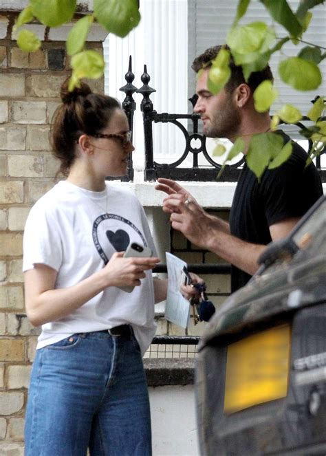 Daisy Ridley kiss with her boyfriend Tom Bateman in London -01 | GotCeleb