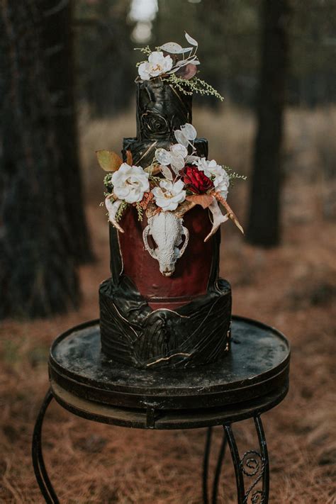 Moody Wedding Cake Wedding And Party Ideas 100 Layer Cake