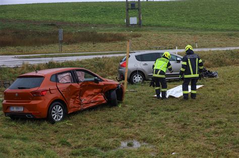 Kreuzungsunfall Zwischen Zwei Pkw In Bachmanning Forderte Zwei