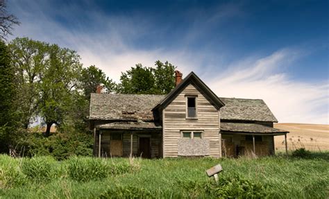 Descubre el significado psicológico de soñar con una casa abandonada