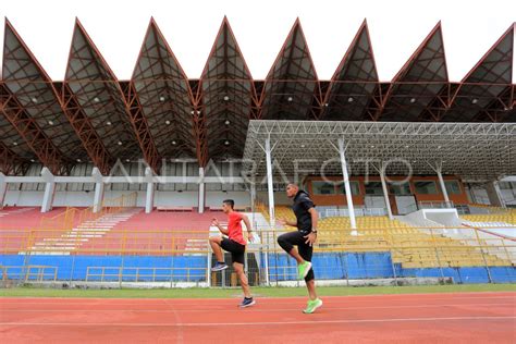 LATIHAN ATLET ATLETIK ACEH JELANG PON PAPUA ANTARA Foto