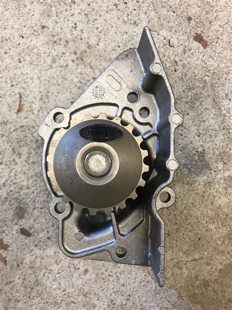 Vattenpump Peugeot Citroën Köp på Tradera 608110480