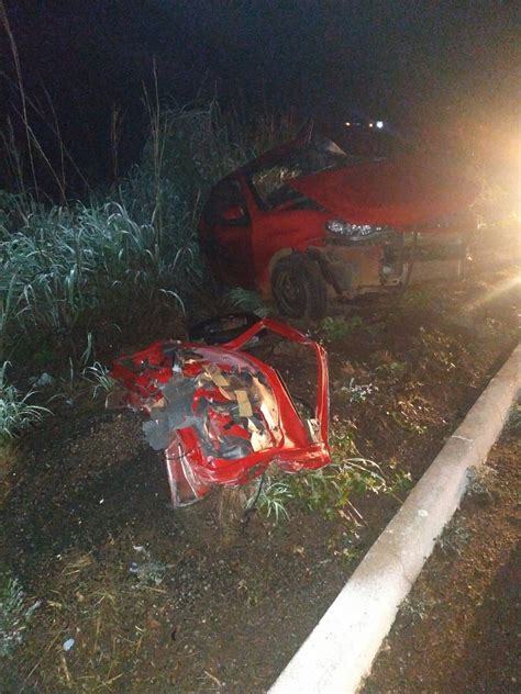 Motorista Fica Preso Nas Ferragens E Morre Ap S Bater Em Caminh O Na Br