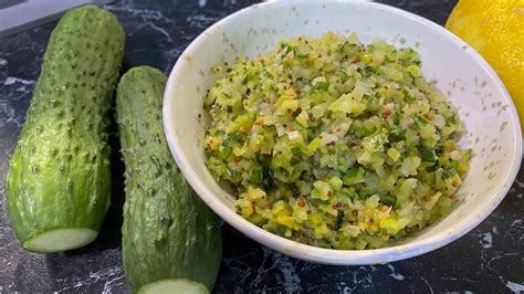 Просто возьмите огурцы и горчицу. Супер соус для сосисок и любого мяса ...