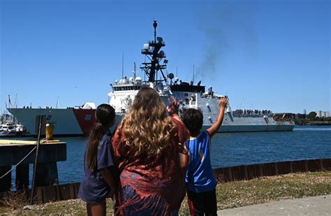 U S Coast Guard Cutter Stratton Returns Home From Day Flickr