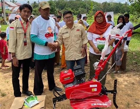 Tingkatkan Hasil Panen Relawan Ganjar Bantu Alsintan Ke Petani