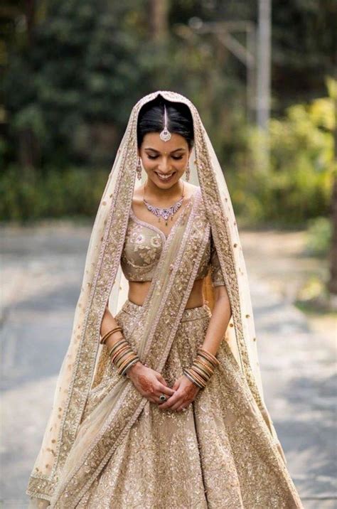 9 Dainty Golden Dupatta Designs To Wear With Wedding Outfits