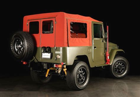 Este Toyota FJ40 Land Cruiser adquirido en Colombia recibió un restomod