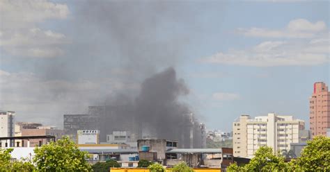 G Inc Ndio Destr I Tr S Lojas No Centro De Governador Valadares