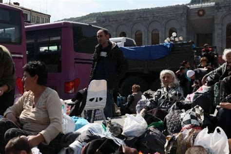 Nagorno Karabakh Armenia Says 100 000 Refugees Flee Region