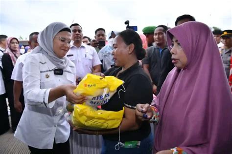 Pemkab Indramayu Dan Perum Bulog Gelar Pasar Murah