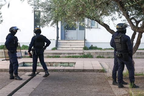 Besançon Des fusils d assaut de l héroïne et lance roquettes saisis