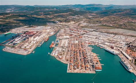 Weniger Container Und Neuwagen Im Hafen Koper Sterreichische