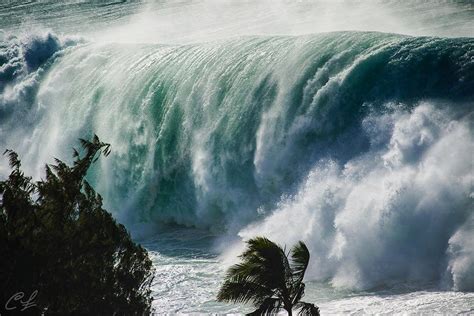 "Monster waves in Hawaii!" by DronePuppet in surfing : r/ImagesOfHawaii