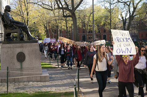 Are Final Clubs Too Exclusive For Harvard The New York Times