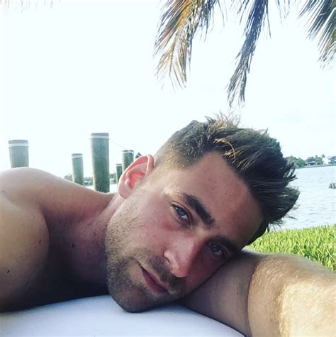 Luke From Haunting Of Hill House Is So Hot It S Scary