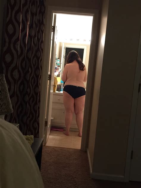 Milf Showing Off Nude Pics XHamster