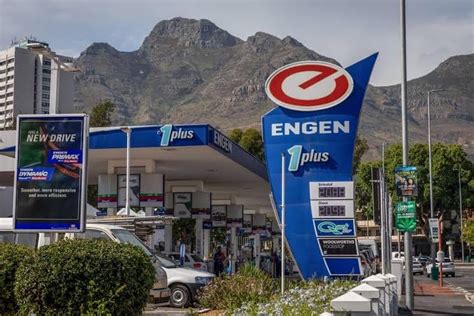 Cape Town Man Pays R K For Full Tank Of Petrol At Engen