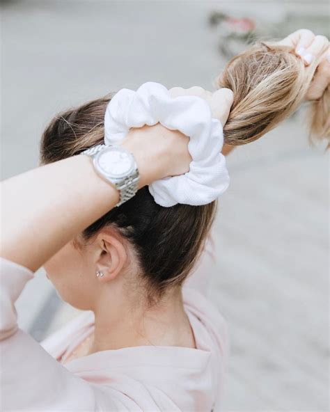 Scrunchies Are Back Easy Scrunchie Hairstyle Scrunchie Hairstyles Diy Hair Scrunchies