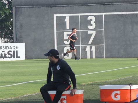 Botafogo X Corinthians Jadson Corre No Gramado E M Dico Indica