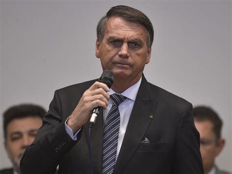 A Gazeta Bolsonaro se irrita e abandona entrevista após pergunta