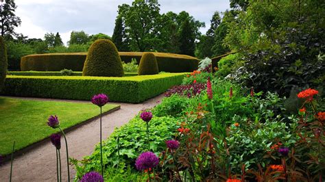 Friends Of Cawdor Gardens - Cawdor Castle - A five star visitor ...