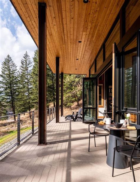 A Warm And Welcoming Modernist Cabin In Washingtons Methow Valley