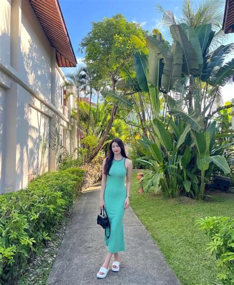 Nữ cầu thủ Việt Nam diện bikini siêu nhỏ khoe vóc dáng như người mẫu