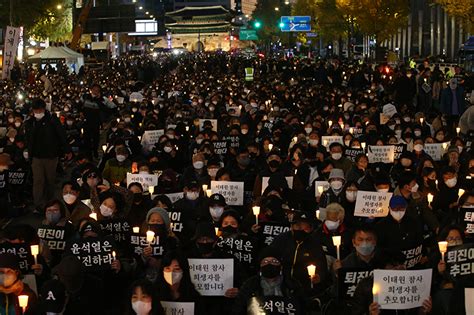 이태원 참사 희생자 추모 촛불 밝힌 시민들 민중의소리